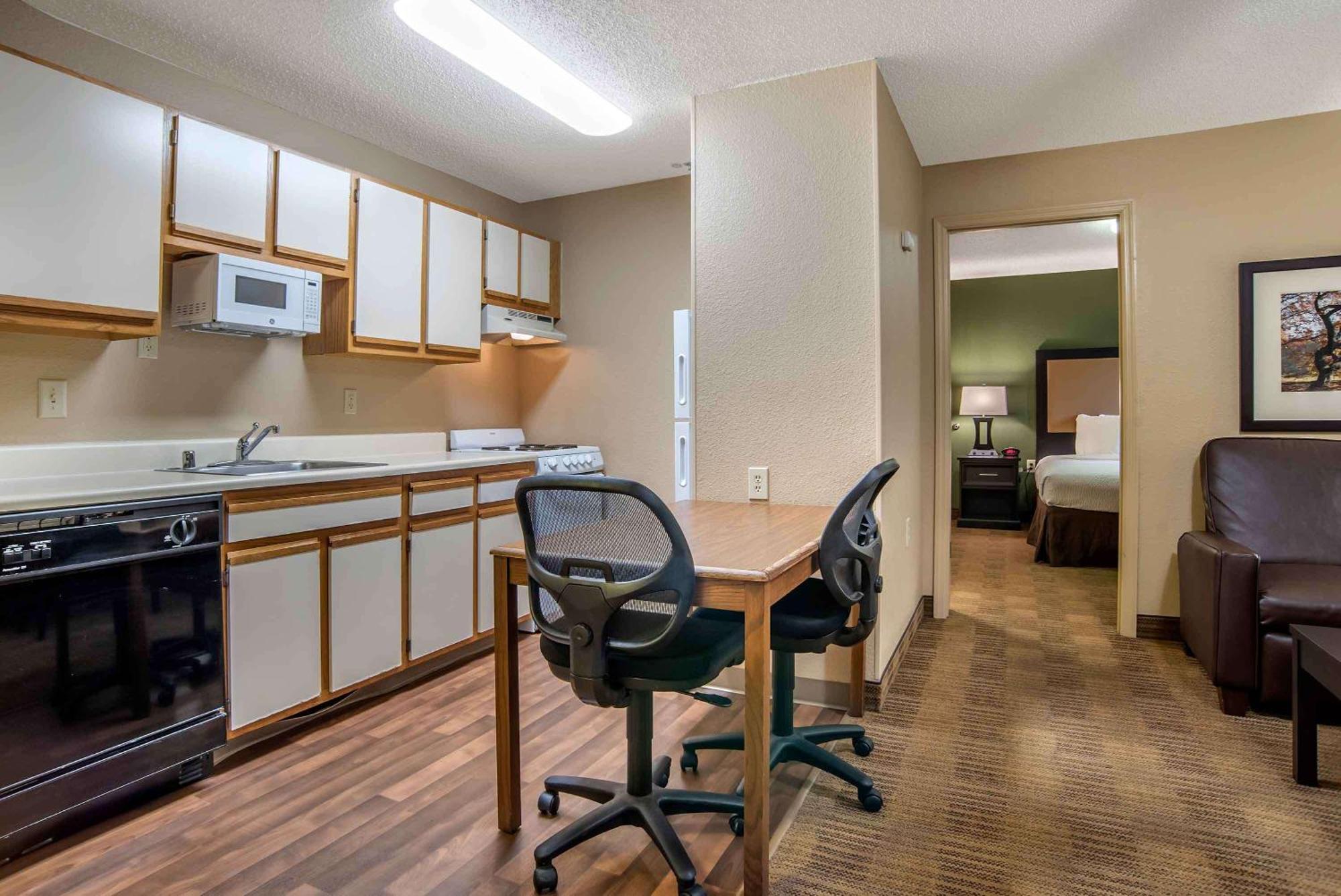 Extended Stay America Suites - Arlington - Six Flags Exteriér fotografie