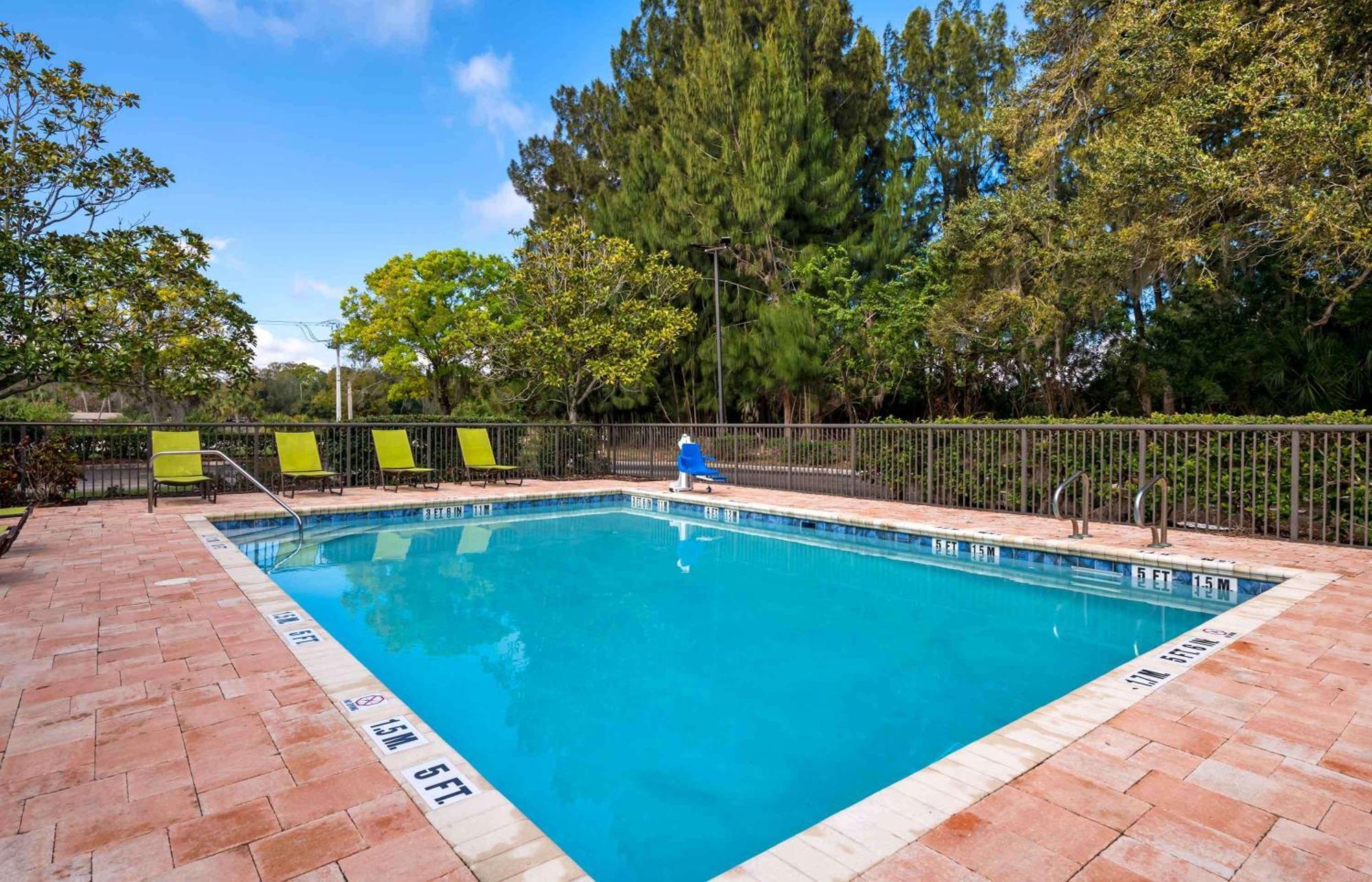 Extended Stay America Suites - Arlington - Six Flags Exteriér fotografie